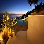 R7- Luxury With Ocean Views וילה בנאלמדנה