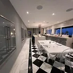 וילה R7- Luxury With Ocean Views בנאלמדנה