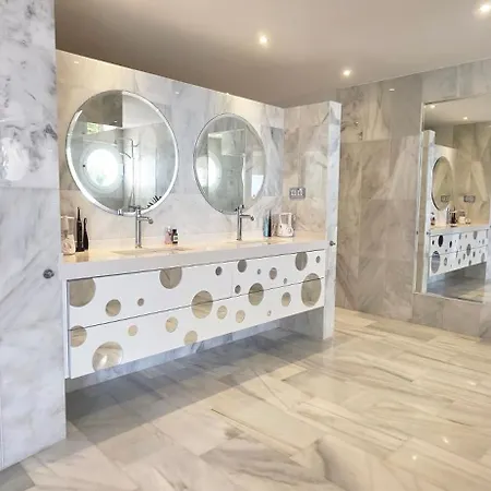 Villa R7- Luxury With Ocean Views *
