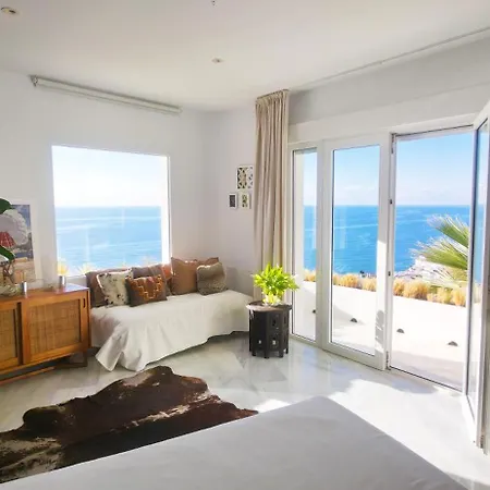 R7- Luxury With Ocean Views *