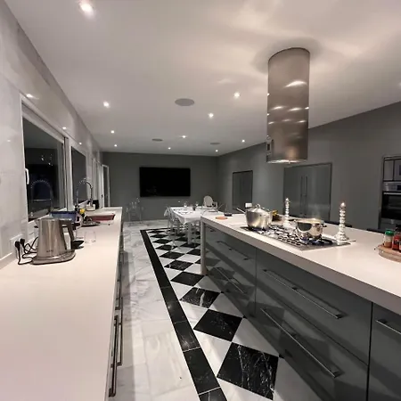 Villa R7- Luxury With Ocean Views